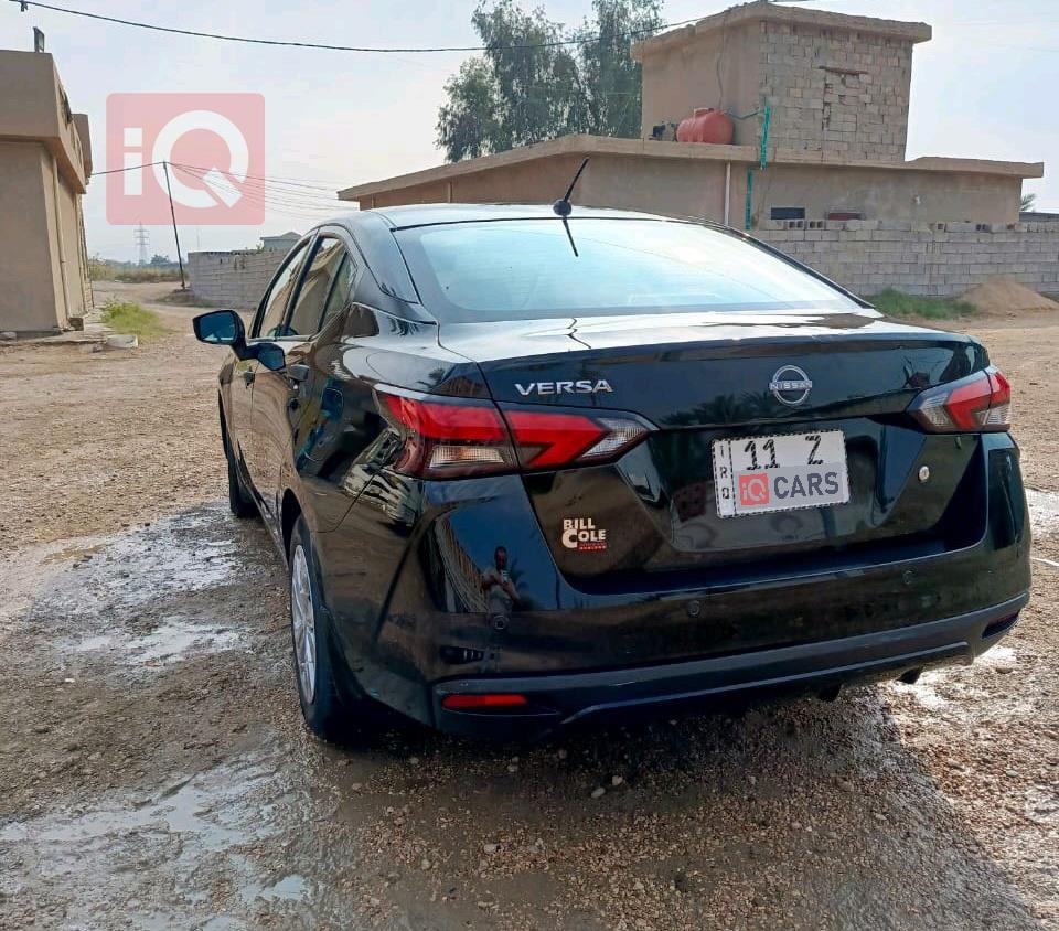 نيسان فيرسا